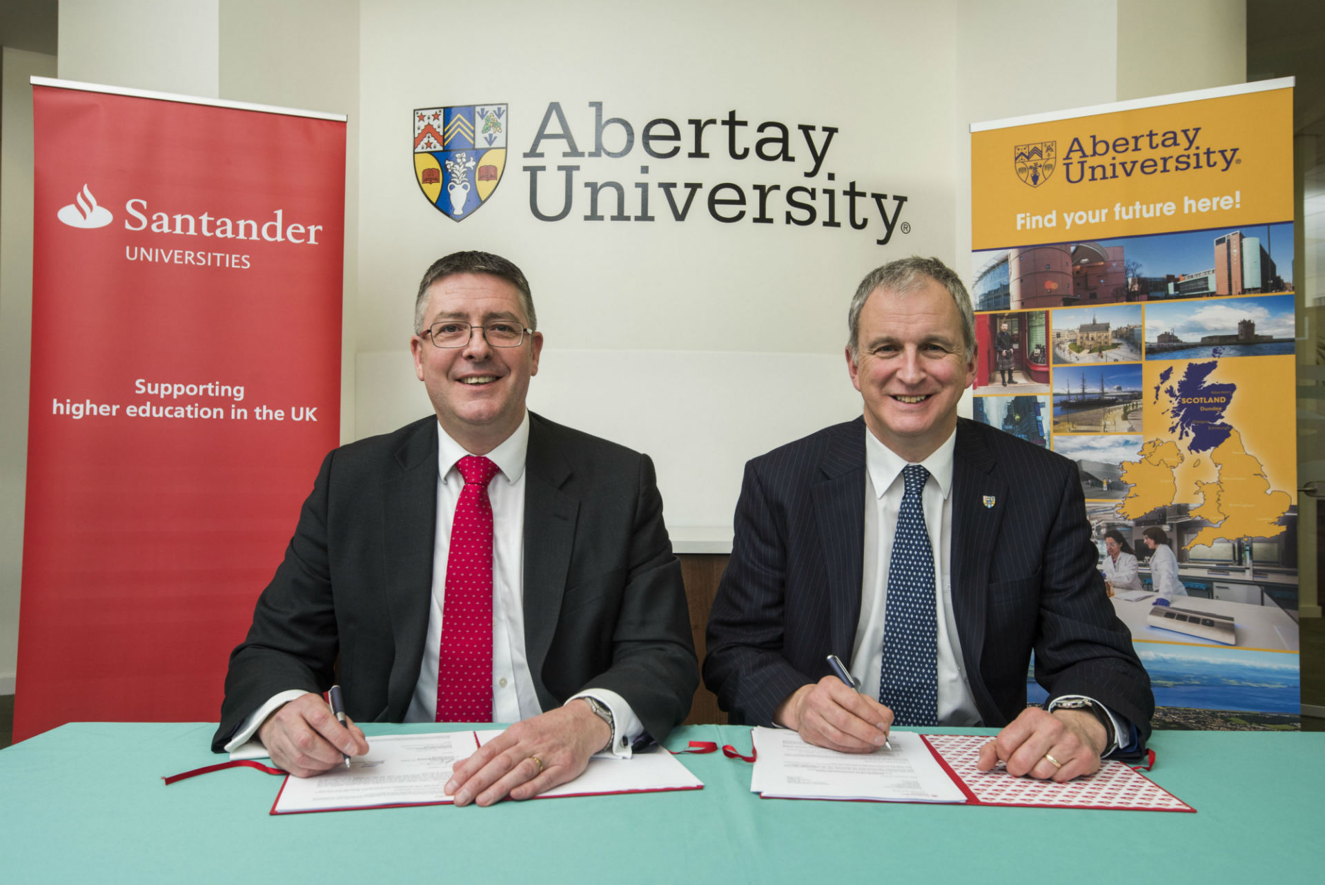 Abertay joins Santander Universities network