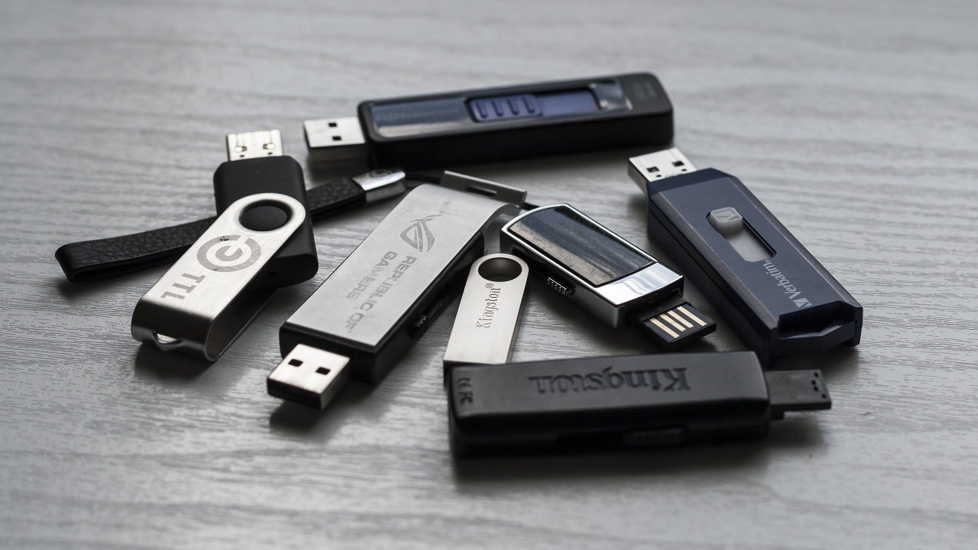Researchers recover 75,000 'deleted' files from pre-owned USB drives