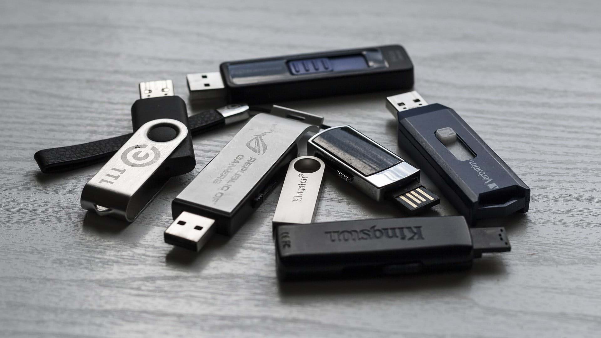 A pile of USB drives